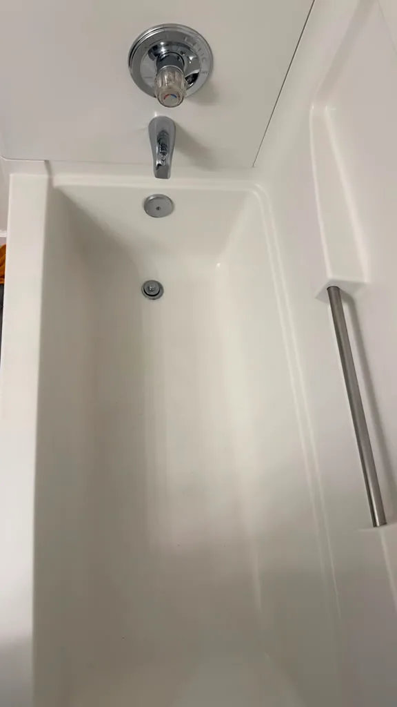 The same bathtub clean and bright after cleaning by Dolane Cleaning Services